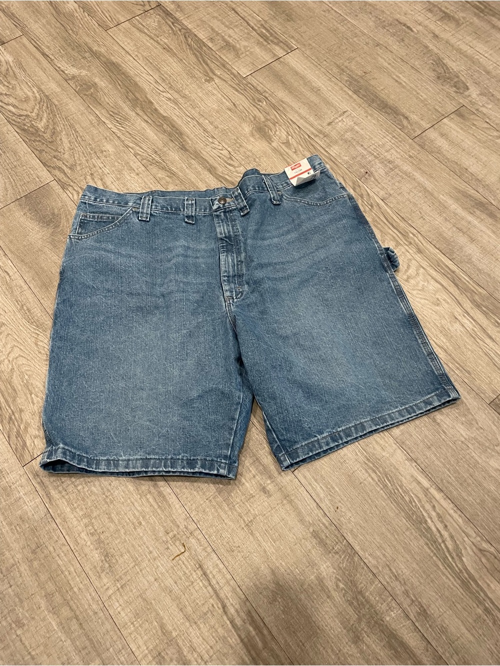 Wrangler Men’s 44 denim 100% COTTON Carpenter style medium wash Jean shorts NEW